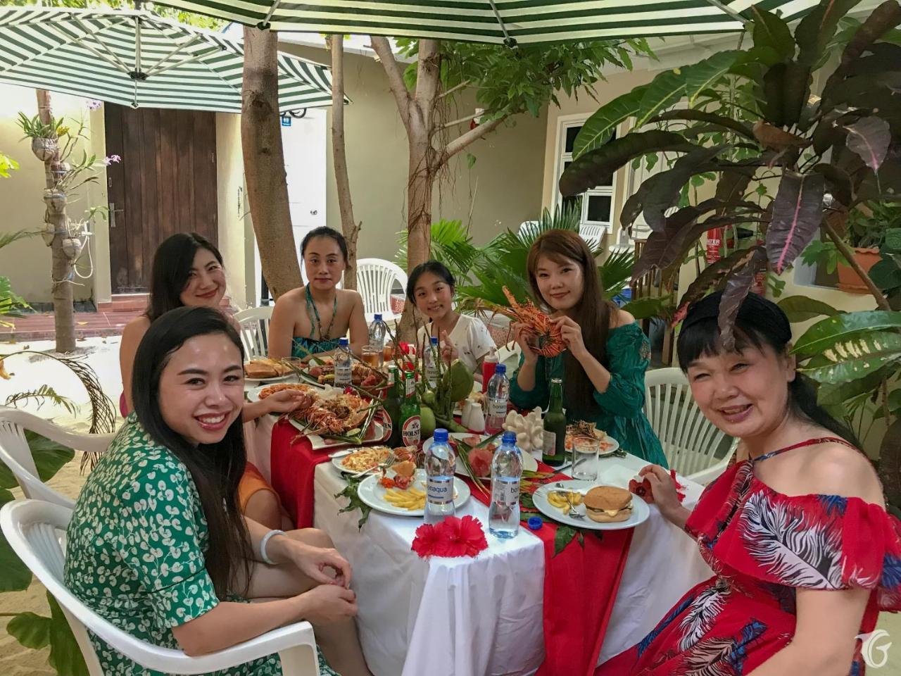 乌库拉斯 甘巴鲁旅馆酒店 外观 照片